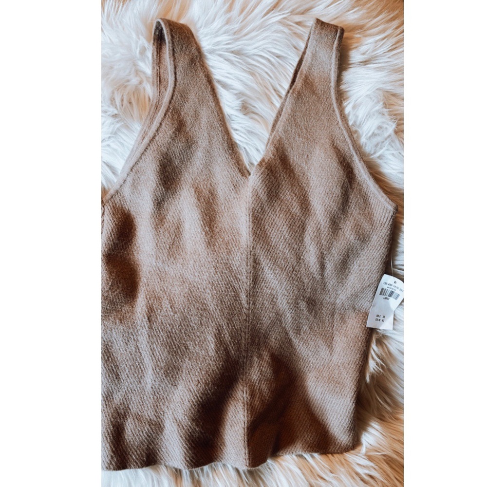 BNWT Women’s Abercrombie Cropped Ottoman V-Neck Sweater Tank